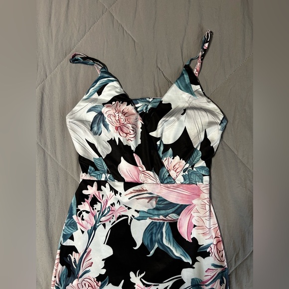 Floral maxi dress with sexy slit on right leg - Picture 1 of 5